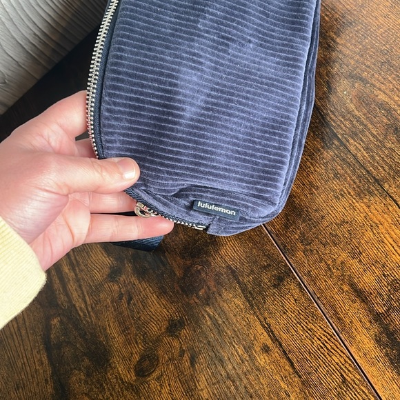 LULULEMON Everywhere Belt Bag Corduroy Navy Blue NWT - Picture 2 of 7